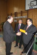 053.doc. PaedDr.Lengyelfalusy, CSc., U ilina  preber akovn list za dlhoron prcu v KK SO