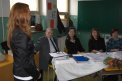 083. Komisia v odbore 17 pozorne sleduje obhajobu prce